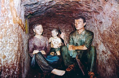 Vinh Moc tunnel- a world beneath the war - ảnh 3